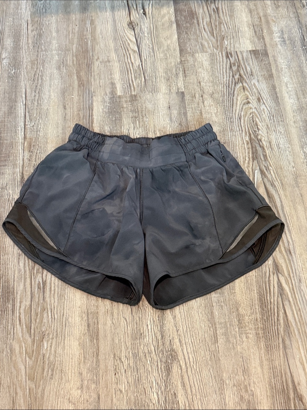 Women’s Lululemon Tie Dye Hotty Hot Low Rise Size 4 Shorts